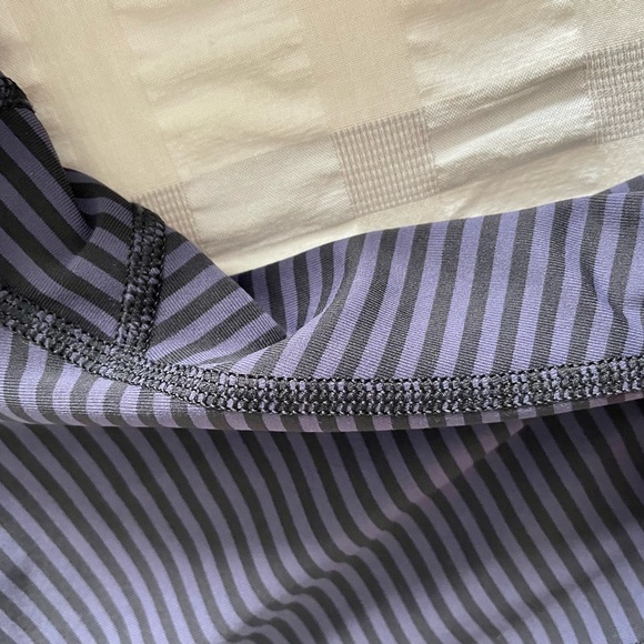 Rare Lululemon black/purple stripe leggings with trim on calf. Size 6 Mint Cond - Picture 11 of 11